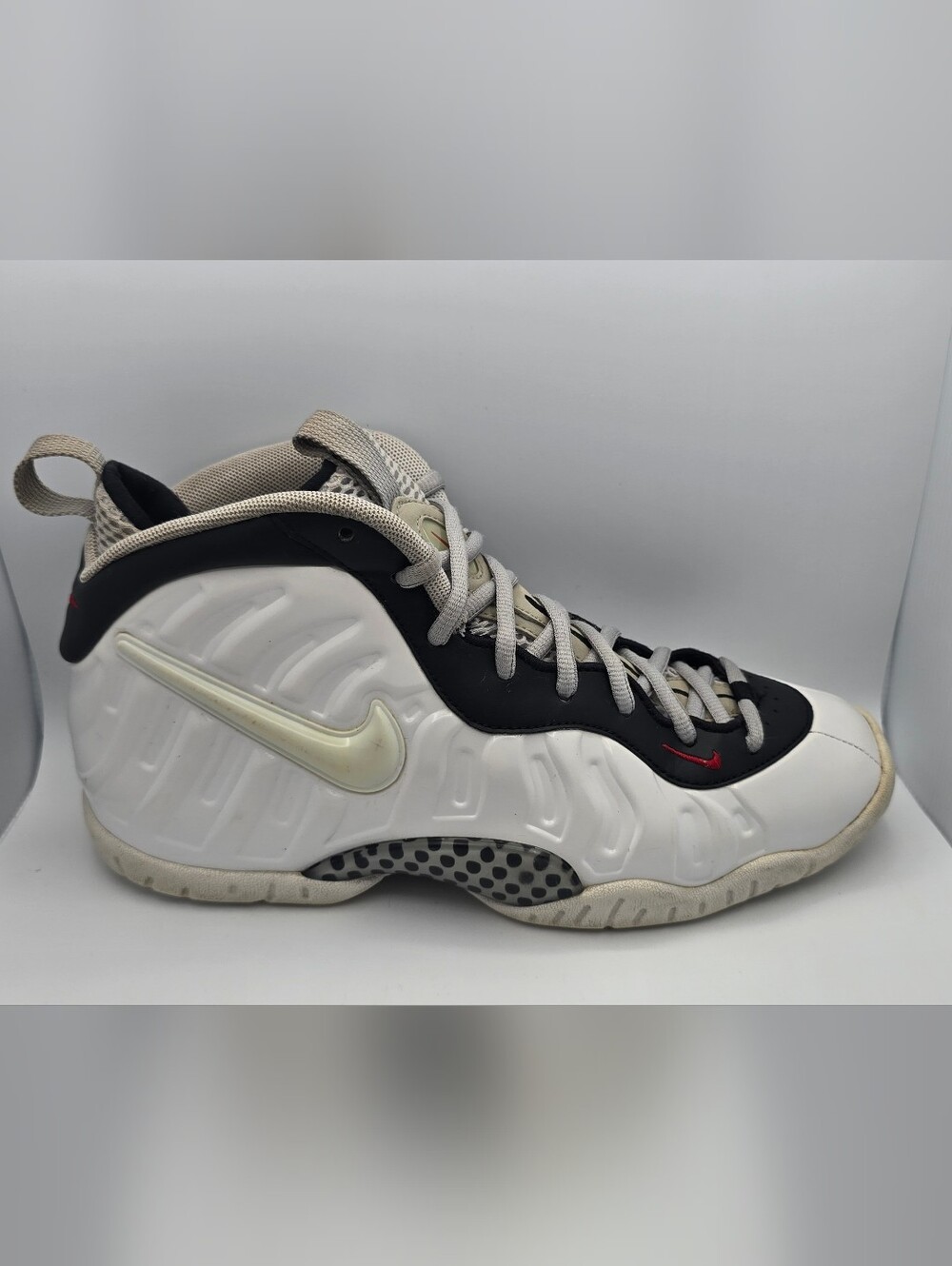 Nike Men's White & Black Foamposite Low-Top Sneakers